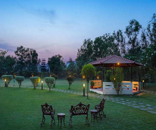 Vast Lawn Naturoville