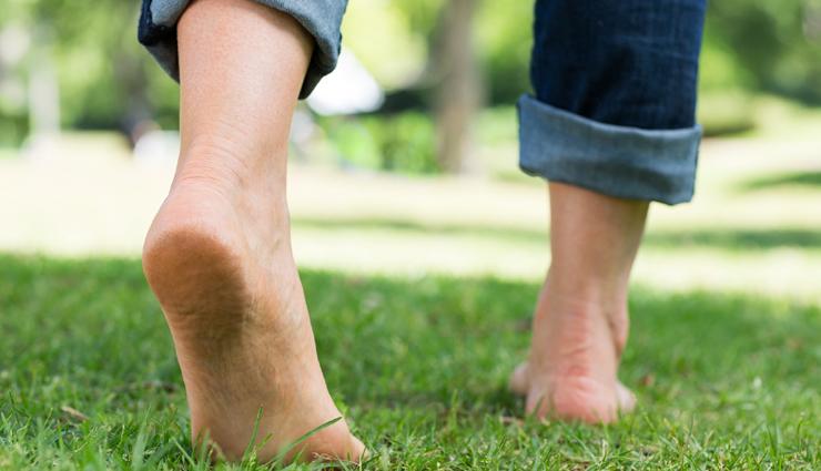 walking-barefoot-on-grass-1601915827-lb
